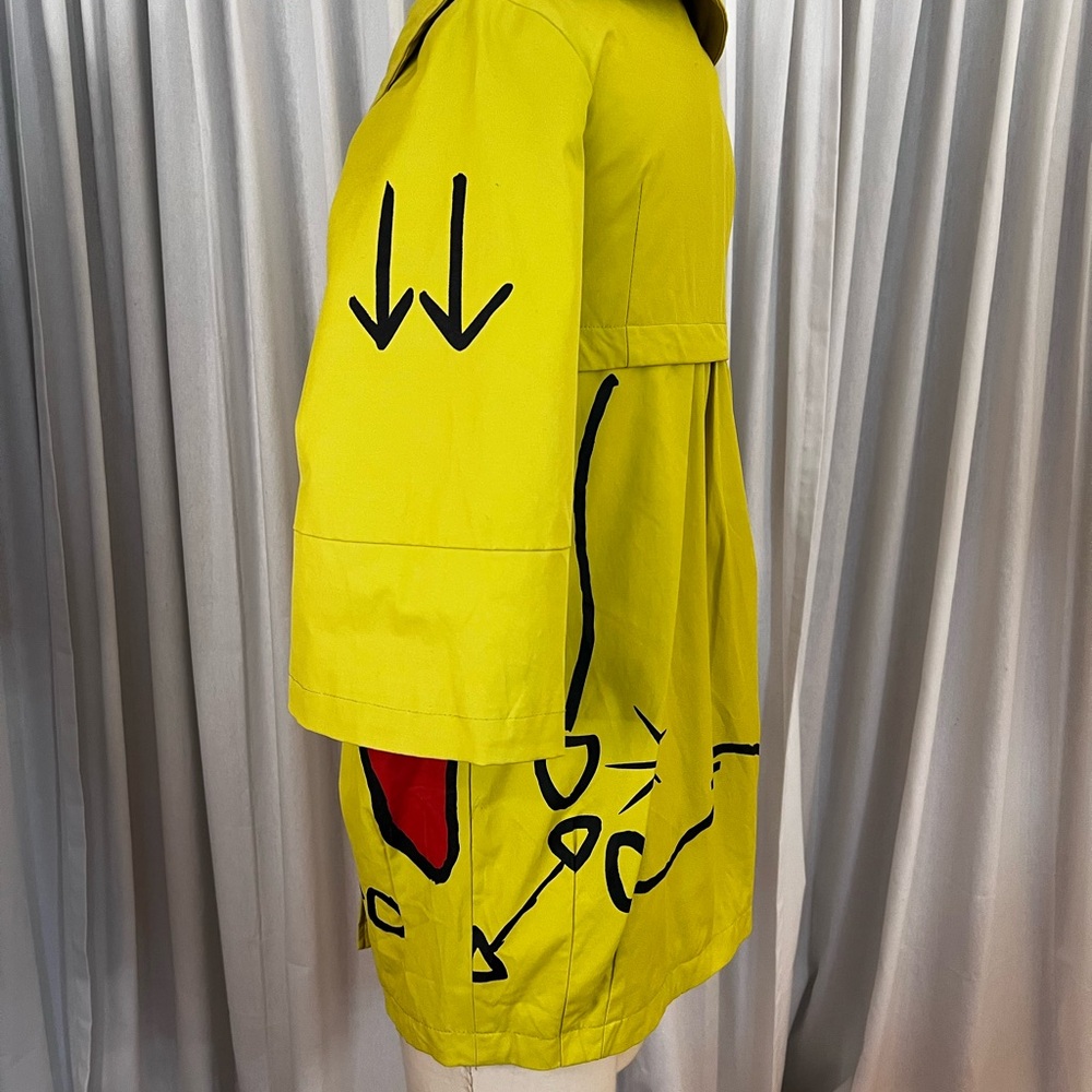 Unique chartreuse trench coat and 3/4 sleeves.Bold graffiti pattern. Size 4 - Picture 4 of 10